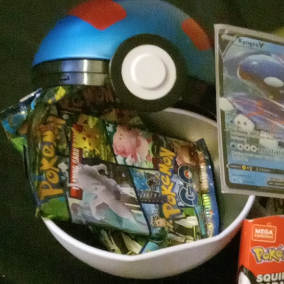 POKEMON CHRISTMAS/Hanukkah special BuNdLe of Cards&PokeBalls,Discounted! - Picture 2 of 10